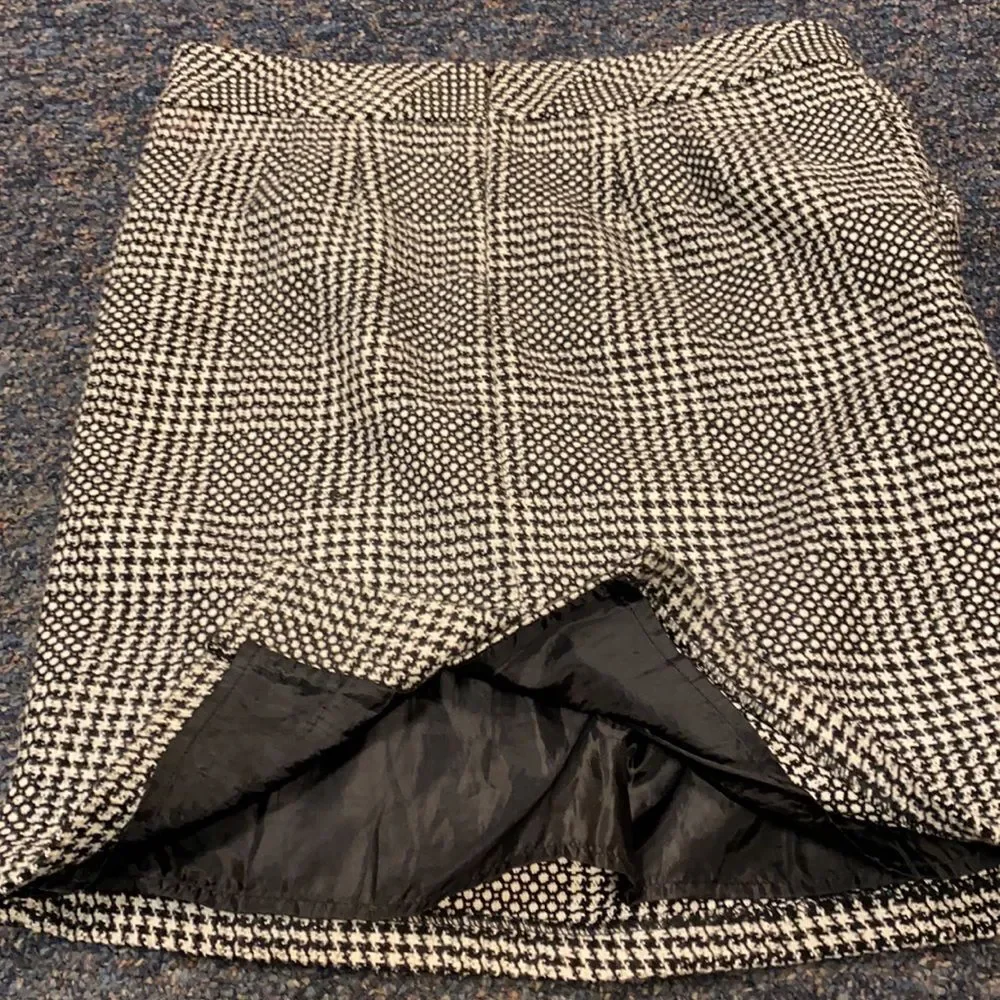Architect Black and white tweed skirt sz. 8 - Picture 4 of 5